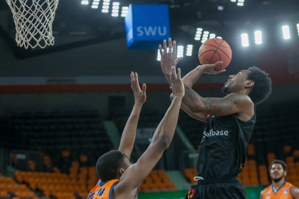 竞争激烈的 竞争激烈的