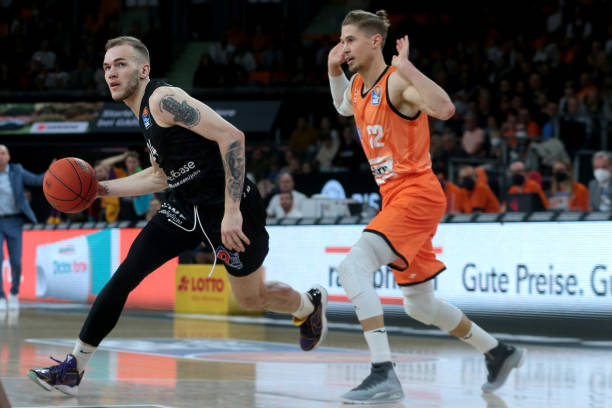 强大的比赛 强大的比赛