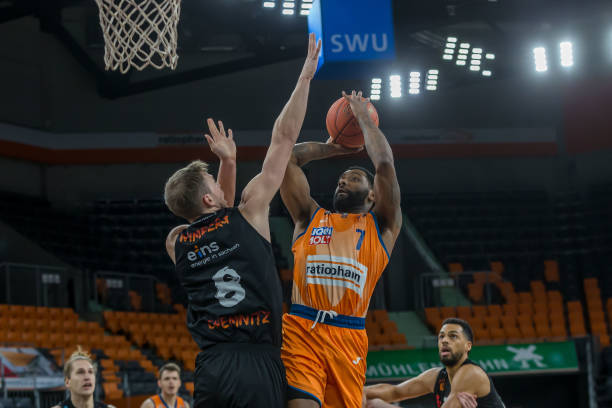 队战术进行 队战术进行