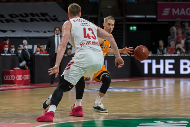 联杯决赛中 联杯决赛中